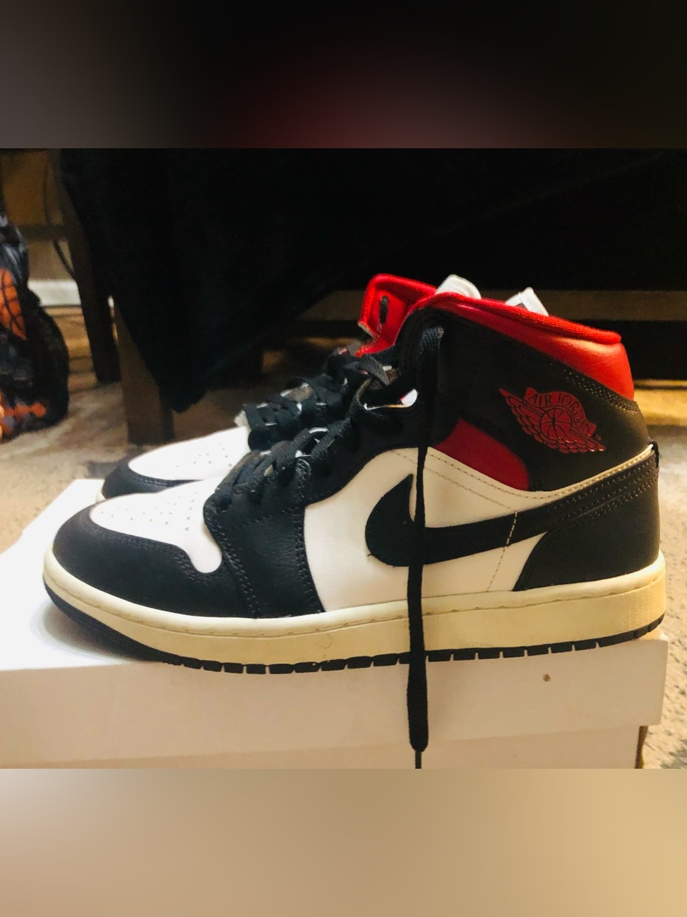 WOMENS AIR JORDAN 1 MID